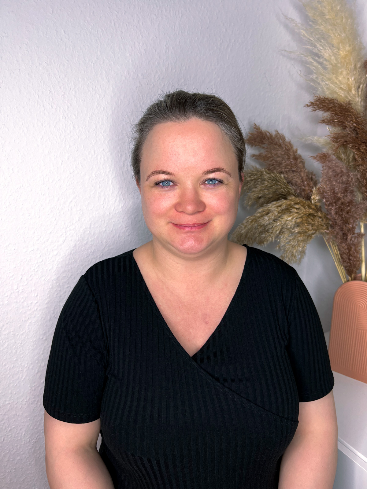 Das gleiche Portraitbild von mir nach der Retusche. Bildoptimierungen mit Weißabgleich, Selektiver Farbwahl und Gesichtsretusche mit verschiedenen Filtern und Masken.