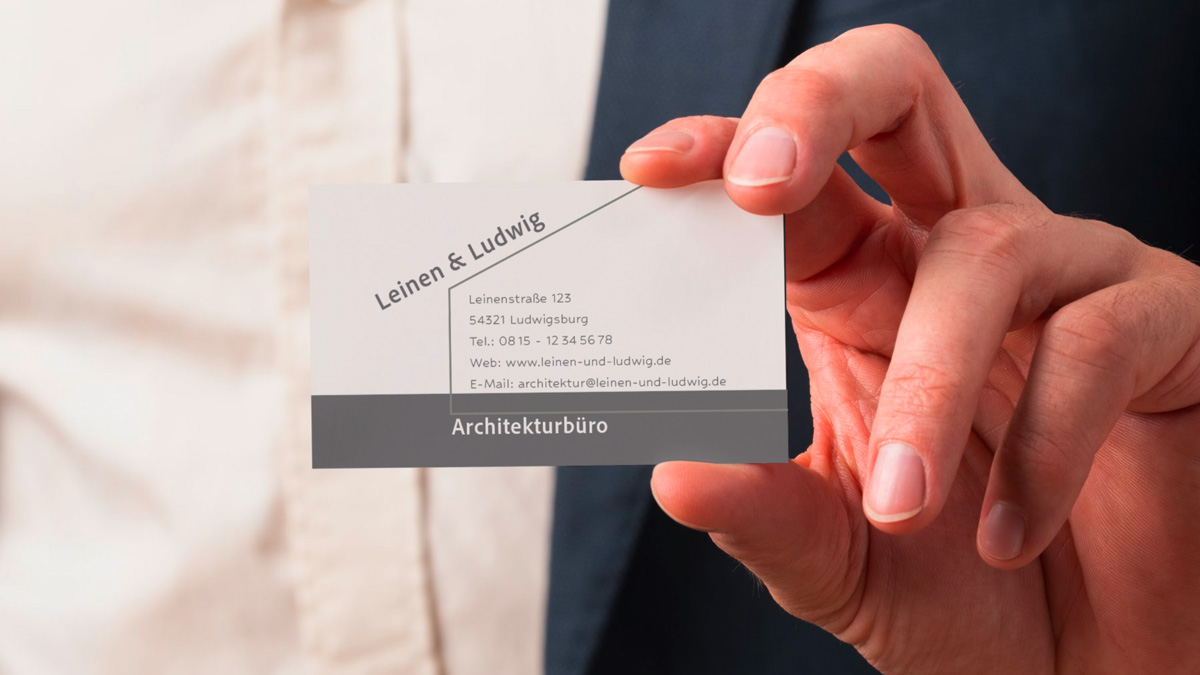 Visitenkarte eines Architekturbüros mit Kontaktinformationen in moderner, klarer Typografie – Design für Leinen & Ludwig in Ludwigsburg.