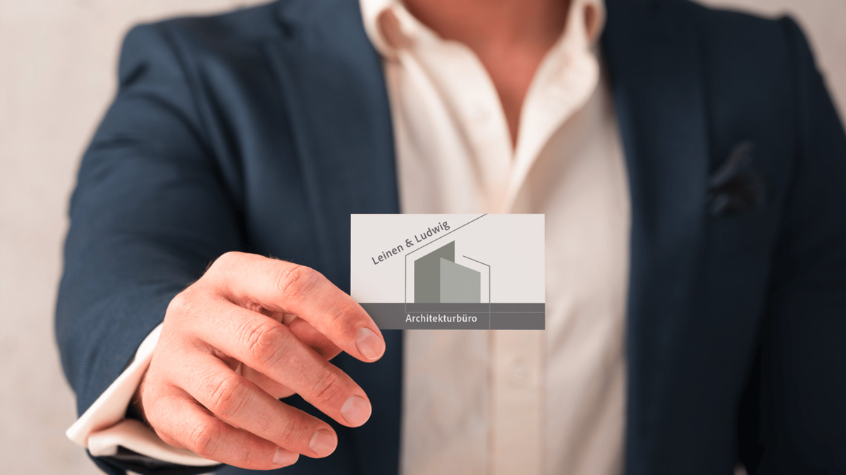 Visitenkarte mit stilisierter Gebäudeillustration und Architekturbüro-Schriftzug – Corporate Design für das Architekturbüro Leinen & Ludwig.