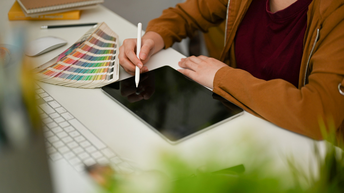 Titelbild des Onlinekurses – Grundlagen Grafikdesign: Gestalterisches Arbeiten am iPad mit Farbpalette – kreative Umsetzung und Farbharmonie im Designprozess.